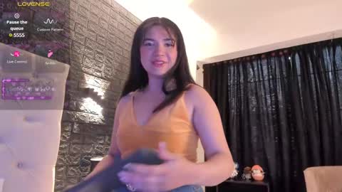 Snapshot of megan_devon chatting on February 27, 11:41 am online show from February 27, 11:41 am