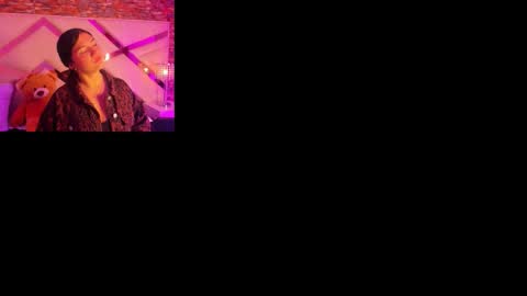 Snapshot of megan_devon chatting on October 15, 12:27 pm online show from October 15, 12:27 pm