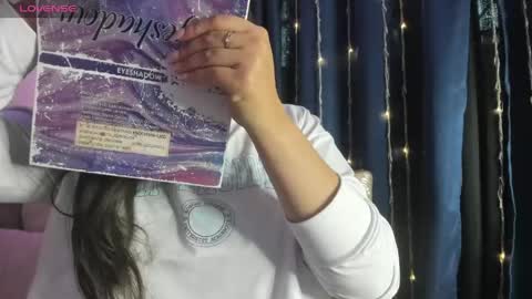 Snapshot of megan_devon chatting on May 7, 11:48 am online show from May 7, 11:48 am