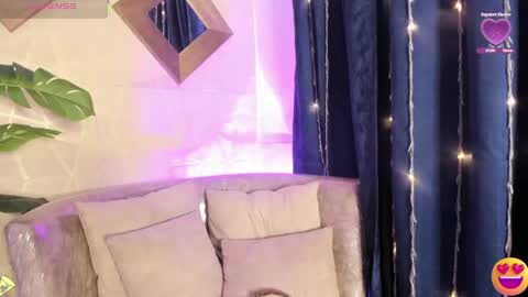 Snapshot of megan_devon chatting on May 20, 11:38 am online show from May 20, 11:38 am