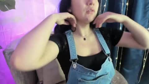 Snapshot of megan_devon chatting on May 28, 11:51 am online show from May 28, 11:51 am