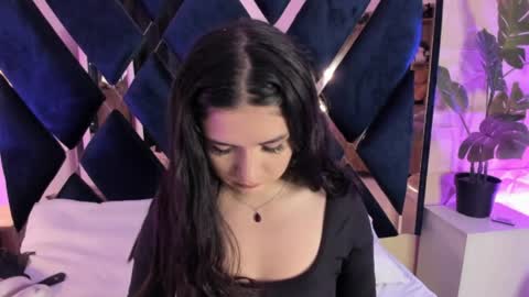 Snapshot of megan_devon chatting on June 5, 1:50 pm online show from June 5, 1:50 pm