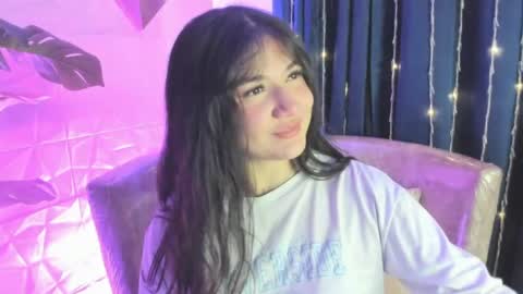 Snapshot of megan_devon chatting on June 8, 11:43 am online show from June 8, 11:43 am