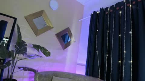 Snapshot of megan_devon chatting on June 10, 12:59 pm online show from June 10, 12:59 pm