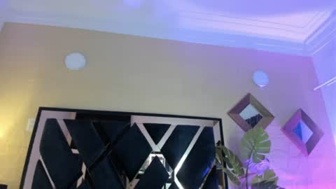 Snapshot of megan_devon chatting on June 19, 12:20 pm online show from June 19, 12:20 pm