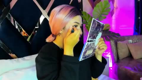 Snapshot of megan_devon chatting on June 25, 1:37 pm online show from June 25, 1:37 pm