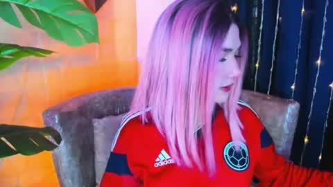 Snapshot of megan_devon chatting on June 27, 12:22 pm online show from June 27, 12:22 pm