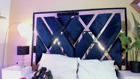 Snapshot of megan_devon chatting on June 30, 12:39 pm online show from June 30, 12:39 pm
