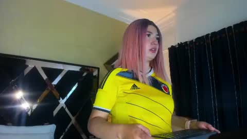 Snapshot of megan_devon chatting on July 7, 11:36 am online show from July 7, 11:36 am
