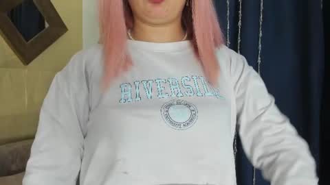 Snapshot of megan_devon chatting on July 8, 11:48 am online show from July 8, 11:48 am