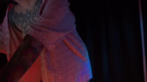 welcome guys   please  help me to reach 100 hands up Thanks  online show from January 31, 11:24 pm