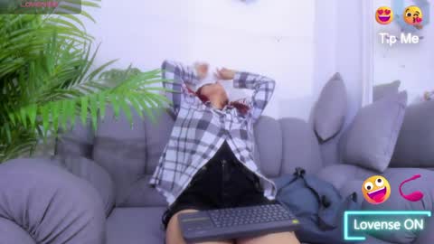 Snapshot of megan_hally chatting on May 30, 11:18 am Megan online show from May 30, 11:18 am