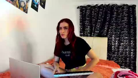 Snapshot of megan_hally chatting on June 18, 10:52 am Megan online show from June 18, 10:52 am