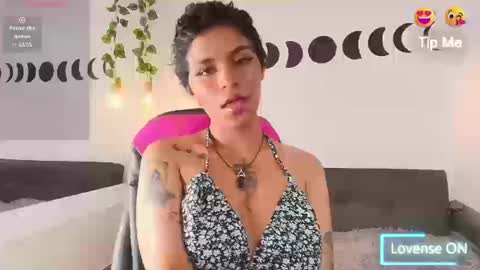 Snapshot of megan_hottts chatting on January 6, 2:10 pm megan_hottts online show from January 6, 2:10 pm