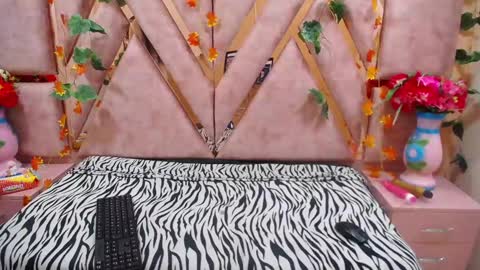 megan_latinn online show from December 19, 1:07 am