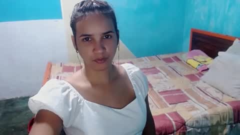 Snapshot of megan_little_ chatting on December 11, 11:43 pm amanda online show from December 11, 11:43 pm