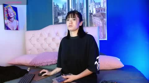 Snapshot of megan_lr chatting on May 5, 2:03 pm Valentina online show from May 5, 2:03 pm
