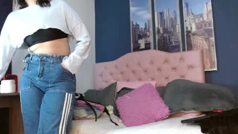 Snapshot of megan_lr chatting on June 7, 1:43 am Valentina online show from June 7, 1:43 am