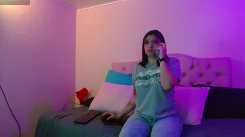 Snapshot of megan_lr chatting on July 29, 2:32 am Valentina online show from July 29, 2:32 am