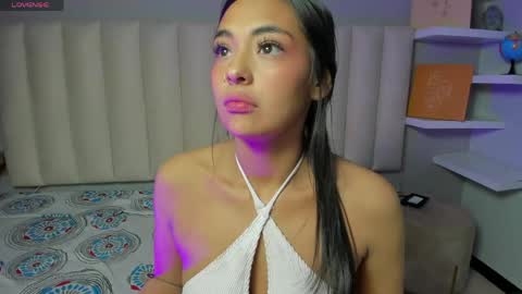 Snapshot of megan_moore__ chatting on May 9, 9:47 am online show from May 9, 9:47 am