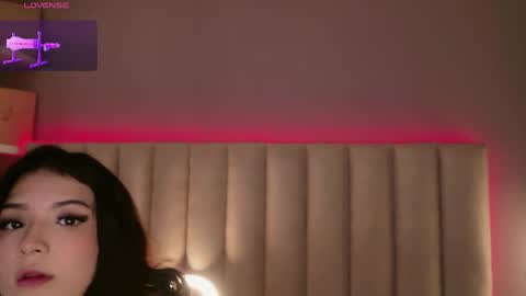 Snapshot of megan_moore__ chatting on June 3, 2:33 pm online show from June 3, 2:33 pm