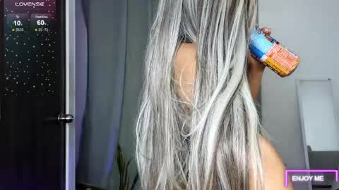 Snapshot of megan_rl chatting on May 28, 8:44 am Megan online show from May 28, 8:44 am