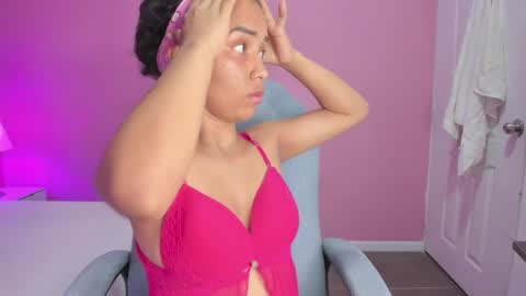 Snapshot of megan_robles chatting on May 31, 3:15 am megan_robles online show from May 31, 3:15 am