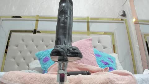 Snapshot of megan_rous2 chatting on November 10, 1:04 am megan online show from November 10, 1:04 am