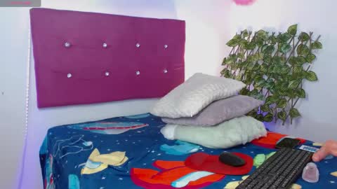 Snapshot of megan_smith15 chatting on May 13, 3:20 pm Megan smith15 online show from May 13, 3:20 pm