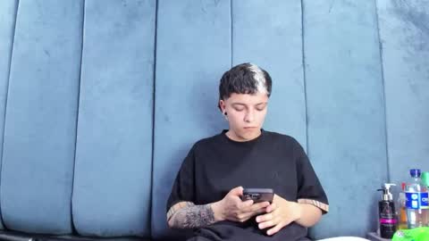 Snapshot of megan_thompsonn_ chatting on May 6, 2:51 am megan_thompsonn_ online show from May 6, 2:51 am