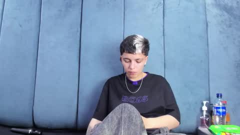Snapshot of megan_thompsonn_ chatting on May 7, 2:17 am megan_thompsonn_ online show from May 7, 2:17 am
