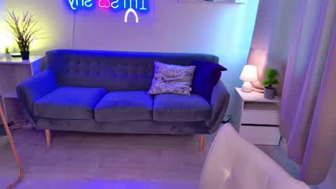 Snapshot of meganbutnotfox chatting on June 21, 12:41 pm Megan online show from June 21, 12:41 pm