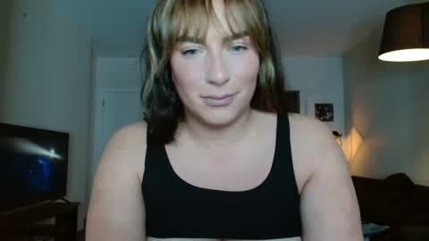 Snapshot of megancox_official chatting on December 4, 8:51 pm Megan Cox online show from December 4, 8:51 pm