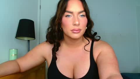 Snapshot of megancox_official chatting on February 13, 9:27 pm Megan Cox online show from February 13, 9:27 pm