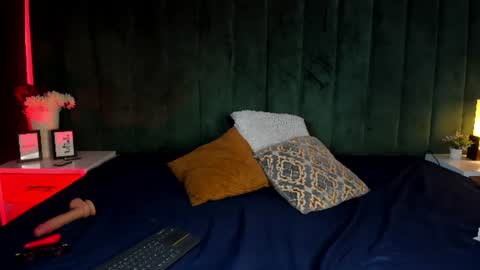 Snapshot of meganevanss___ chatting on June 14, 2:24 am MEGAN EVANS online show from June 14, 2:24 am