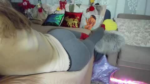 Nicki--------- Welcome to my Room online show from February 25, 6:20 pm