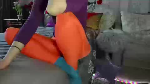 Nicki--------- Welcome to my Room online show from March 5, 8:32 am