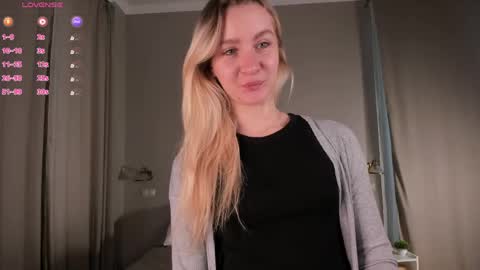 Snapshot of meganhenns chatting on May 29, 8:56 am Elly online show from May 29, 8:56 am