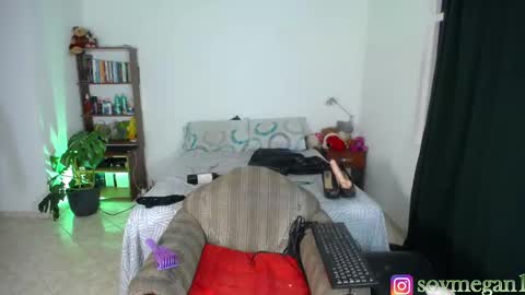 Snapshot of meganhot15 chatting on December 14, 1:55 am megan online show from December 14, 1:55 am