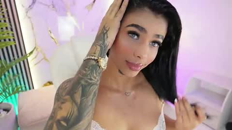 Megan Lowell online show from November 20, 7:57 pm