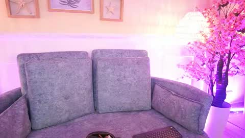 Megan Lowell online show from February 14, 7:10 pm