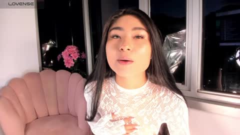 Snapshot of megann__sweet chatting on December 22, 10:38 am Mara online show from December 22, 10:38 am