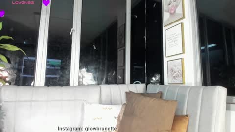 Snapshot of megann__sweet chatting on February 6, 10:37 am Mara online show from February 6, 10:37 am