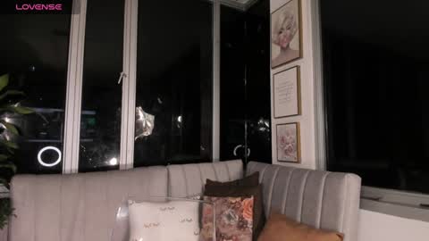 Snapshot of megann__sweet chatting on February 7, 10:40 am Mara online show from February 7, 10:40 am