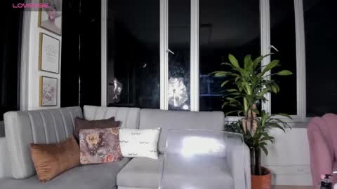 Snapshot of megann__sweet chatting on February 9, 10:42 am Mara online show from February 9, 10:42 am