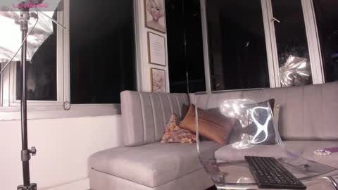 Snapshot of megann__sweet chatting on February 11, 10:37 am Mara online show from February 11, 10:37 am