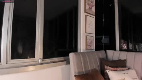 Snapshot of megann__sweet chatting on March 5, 10:44 am Mara online show from March 5, 10:44 am