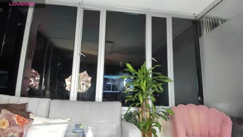 Snapshot of megann__sweet chatting on March 6, 9:58 am Mara online show from March 6, 9:58 am