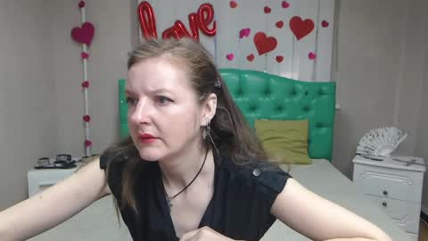 Snapshot of meganpirs chatting on April 6, 5:52 am MeganPirs online show from April 6, 5:52 am