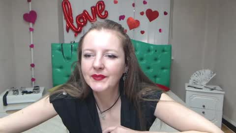 Snapshot of meganpirs chatting on April 15, 5:25 am MeganPirs online show from April 15, 5:25 am